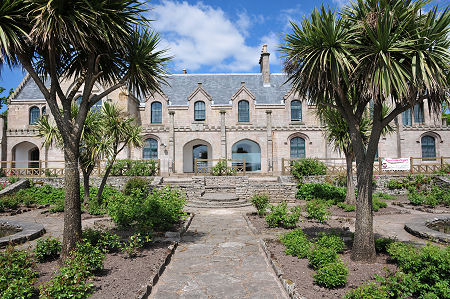 Garrison House from the Sunken Garden