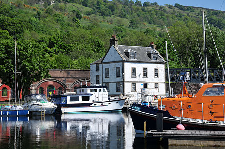 Bowling Harbour and the Custom House