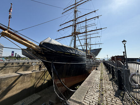 RRS Discovery at Discovery Point