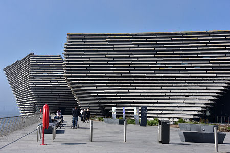 V&A Dundee from the West