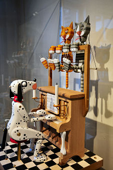Singing Cats Automaton