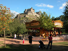 Roundabout and Edinburgh Castle