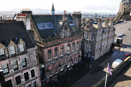 The Scotch Whisky Experience, with Edinburgth Castle in the Background