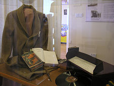 Life and Times of Grassic Gibbon