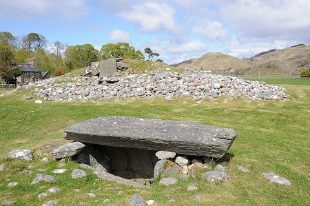 Nether Largie South Cairn from the South
