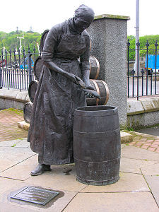 Harbourside Sculpture: Herring Girl