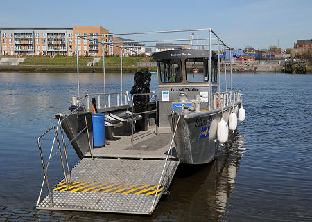 Island Trader at Renfrew