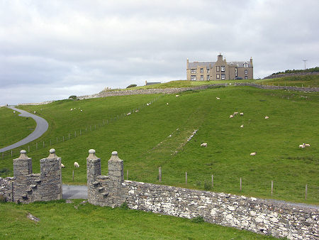 Lunna House, Gateway and Old Drive