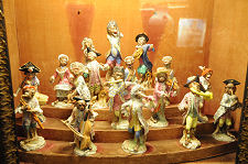 Monkey Orchestra, Drawing Room