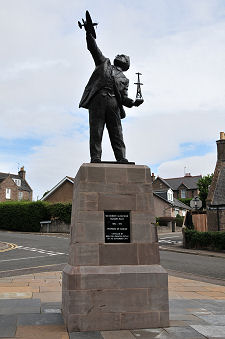 Statue of Watson-Watt in Brechin