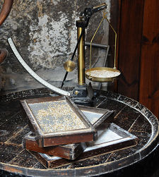 Shuttle Box and Scales, Royal Lochnagar