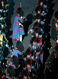 And here it is being worn by the South Australian Pipes & Drums at the Edinburgh Tattoo on 22 August 2003