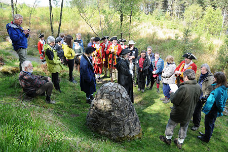 Guests and Redcoats Assemble at the Site of the Appin Murder